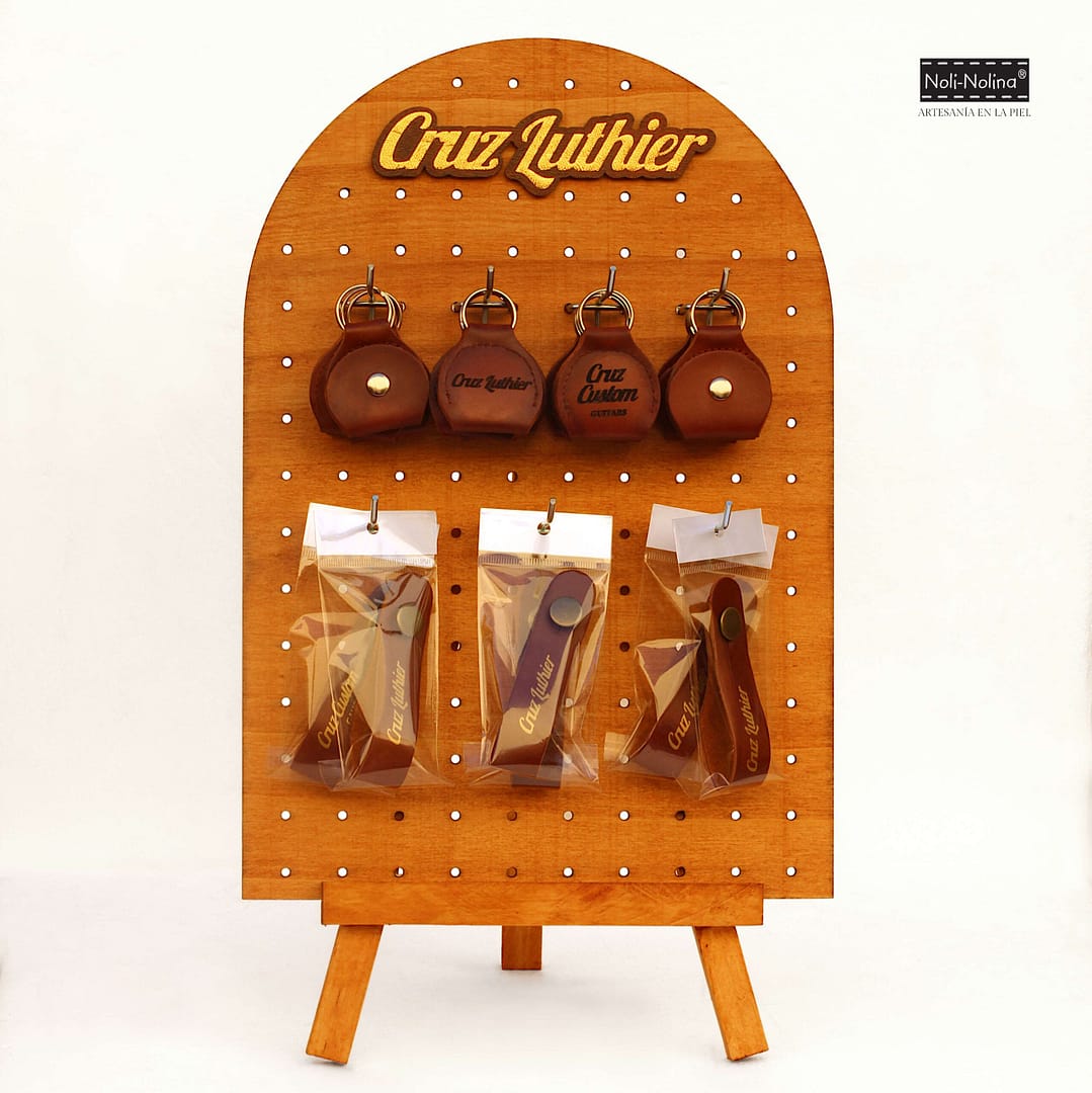 Expositor de madera personalizado con el logo