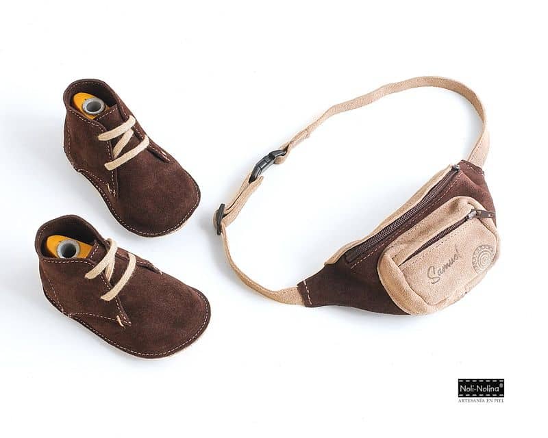 conjunto de bota y riñonera de piel para bebé