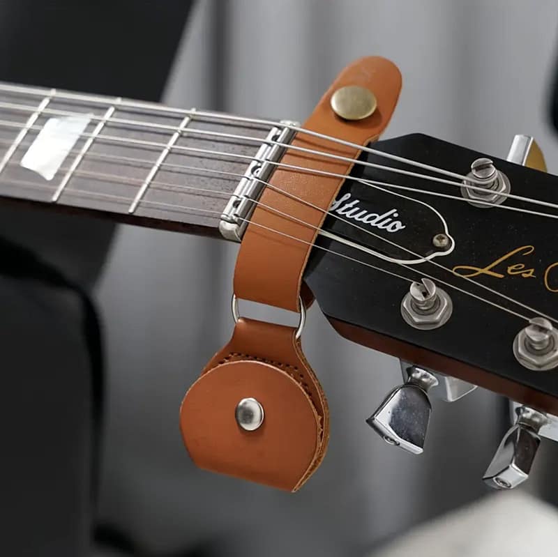 Llavero portapúas y adaptador para correa de guitarra