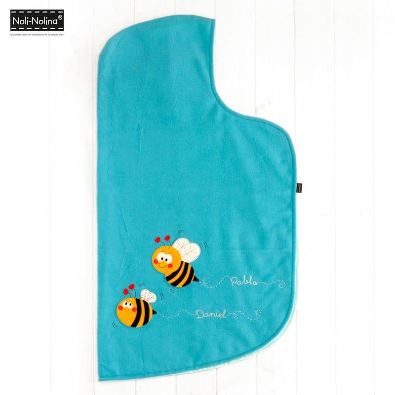 manta-capa abejas para bebé en tejido polar color turquesa, excepto el interior que es de algodón 100%