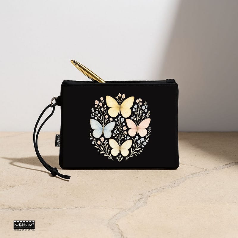 Neceser personalizado con mariposas estilo botanical – diseño Noli-Nolina sobre fondo negro