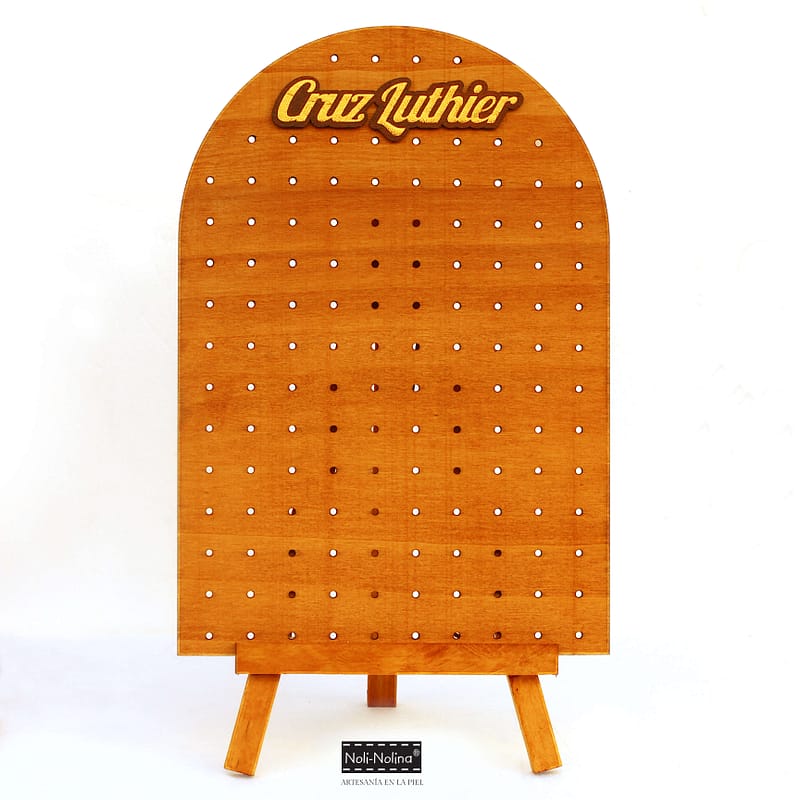 Expositor vacío de chapa de madera en color avellana perforado para sistema de ganchos