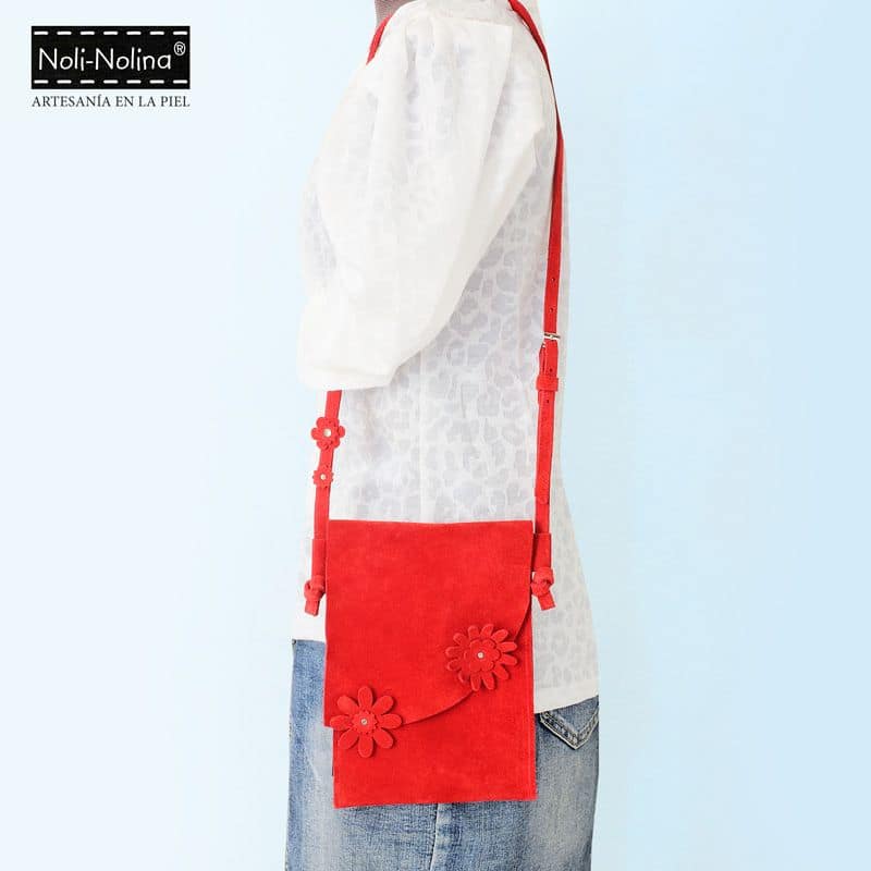 Bolso bandolera en serraje de color rojo con flores