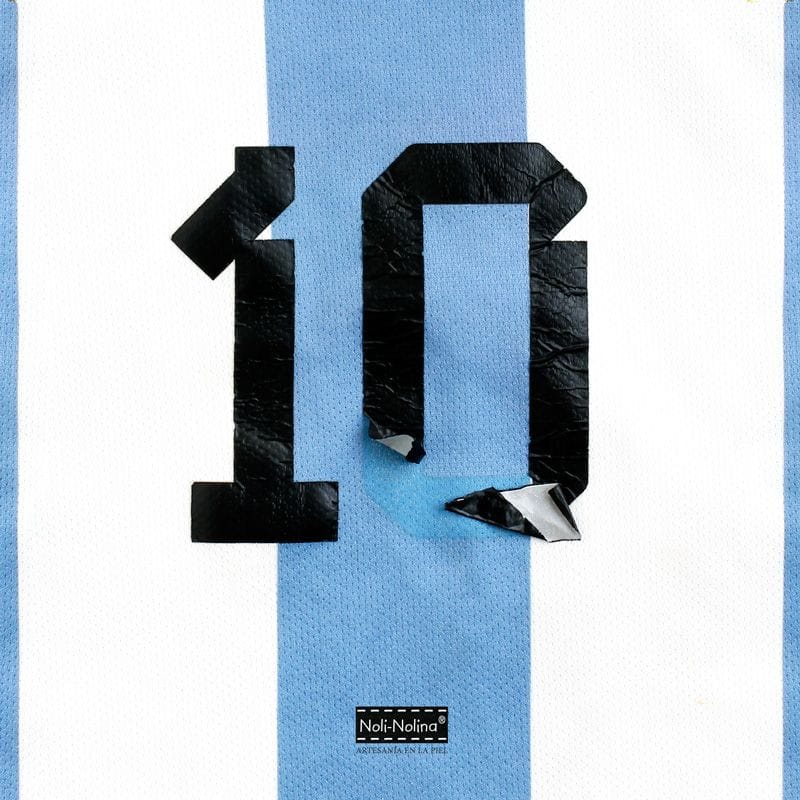 10 deteriorado en una camiseta oficial de fútbol de la selección argentina